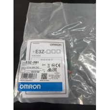 Cảm biến quang Omron E3Z-R61 2M